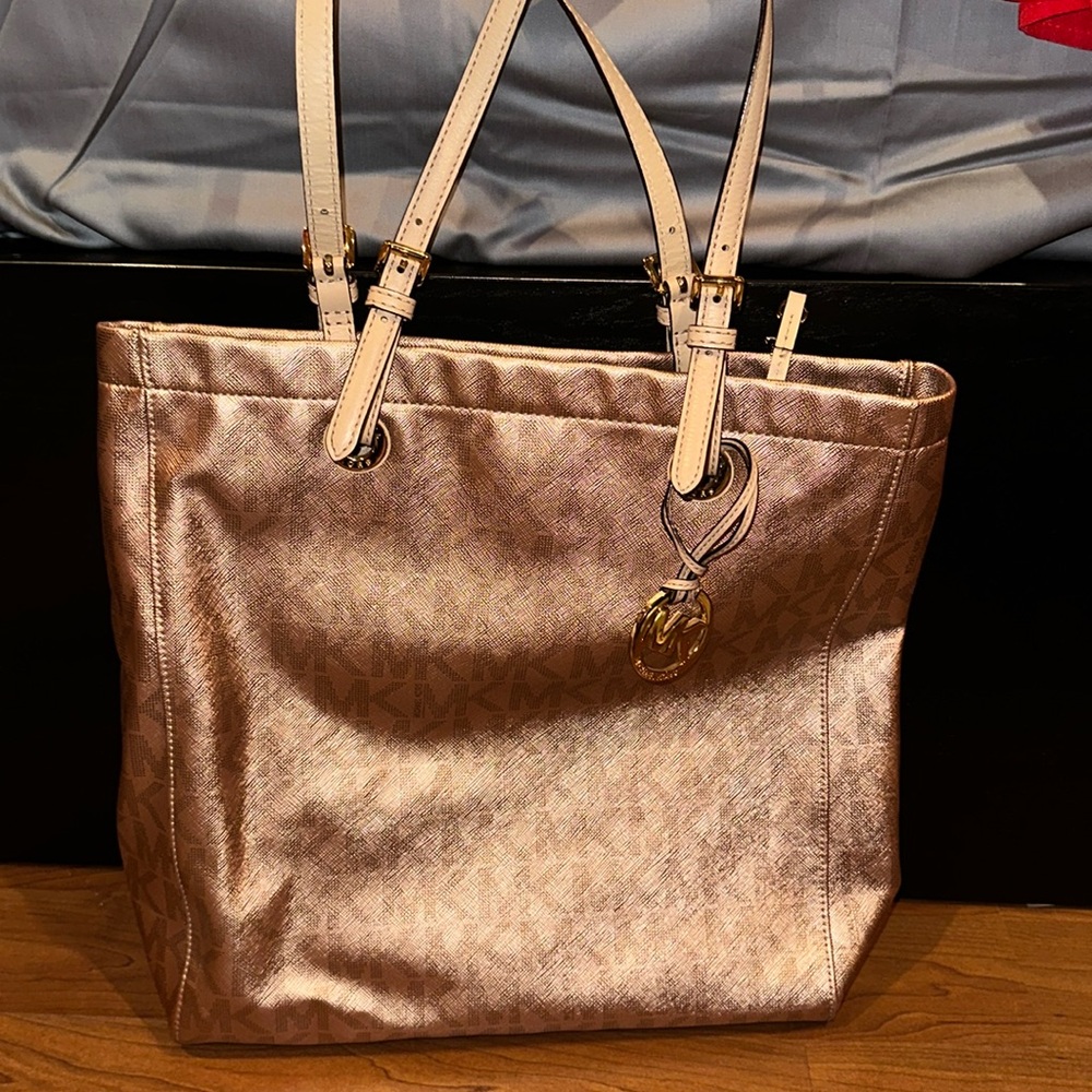 Michael kors rose gold tote